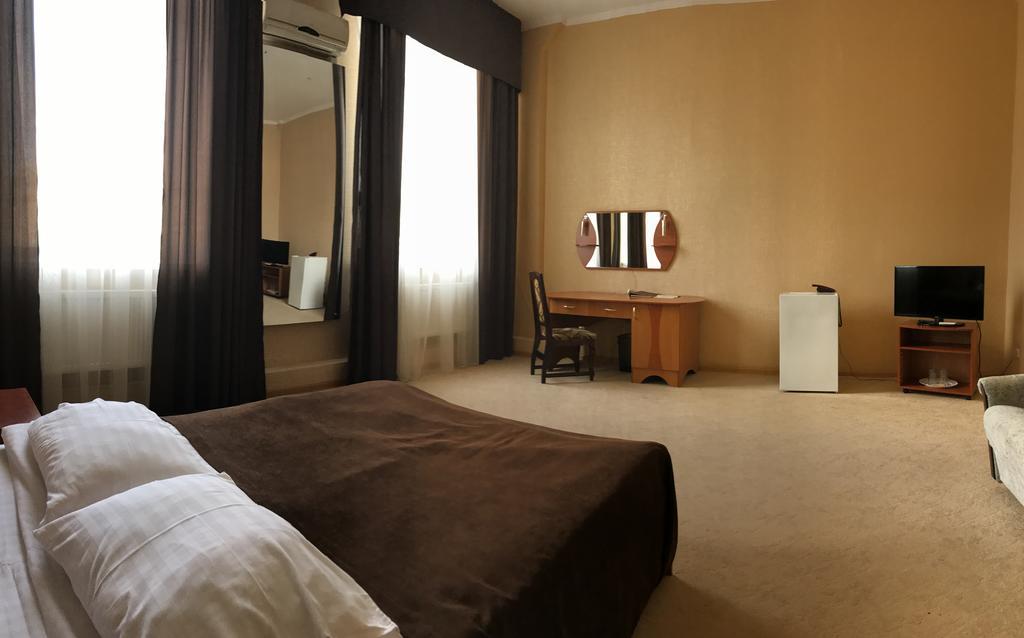 نيكولايف Alexandrovskiy Hotel المظهر الخارجي الصورة